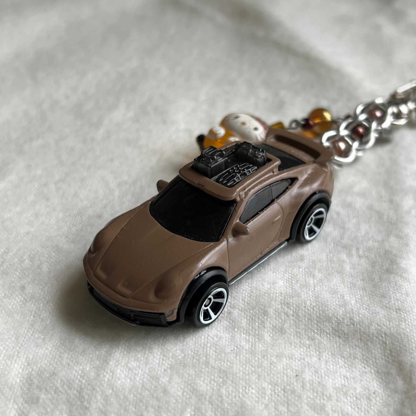 Porsche 911 Rallye & Kitty Beaded Keychain